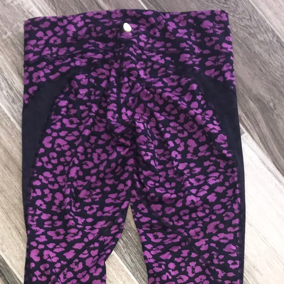 Lululemon Drop it Like it’s Hot Cheetah leggings 8 - Picture 3 of 4